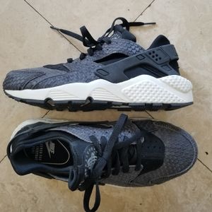Nike Air Huarache Premium sneakers